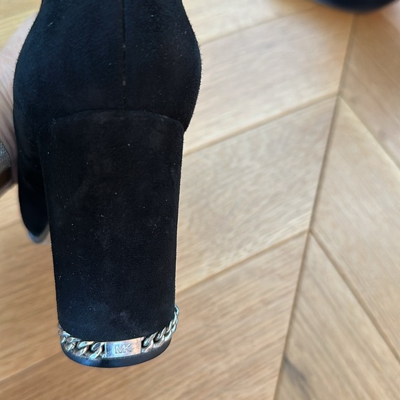 Michael Kors black suede booties, size 8,5, 2,5 inches heel (inside) - Picture 4 of 5